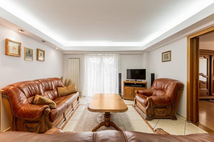 De investitit in apartament central -dormitor 35 mp,  vedere panoramica-Humor