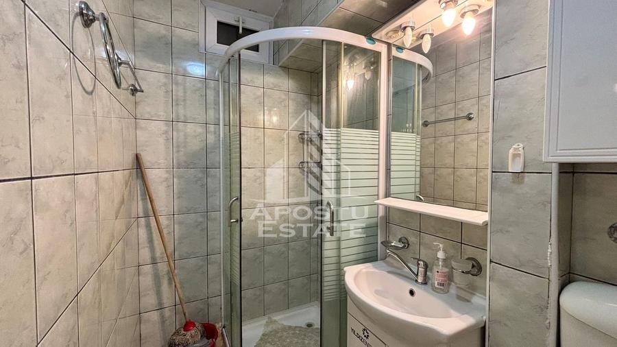 Apartament cu 2 camere in zona Complexului Studentesc,centrala termica - 12