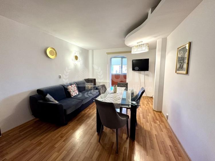 Apartament cu 3 camere semidecomandat, mobilat în Zorilor
