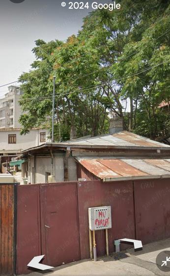 vinzare casa,str.Nucului 38,metrou Mihai Bravu(necesita repara?ii)rog tel.09,00-14,00 - 2