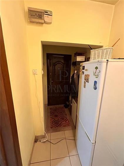 Casă individuală cu 6 camere cu Canalizare în Soarelui