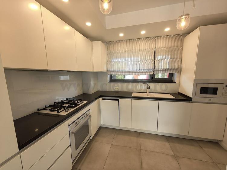 Vilă cu Piscina in Tunari - 10