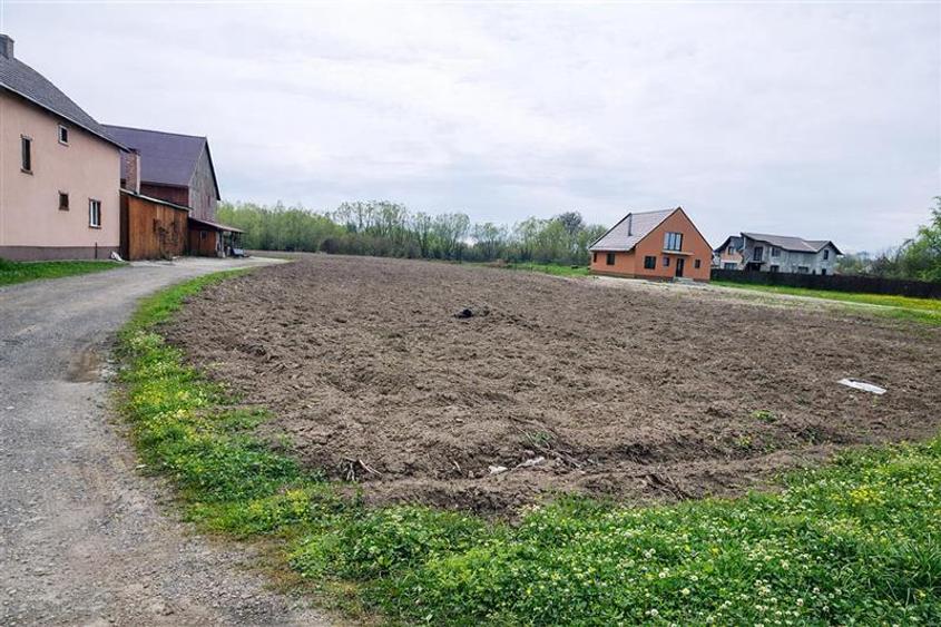 1.700mp intravilan,acces usor,intre case,ideal 2 locuinte/investitie,Lunca Calni - 5