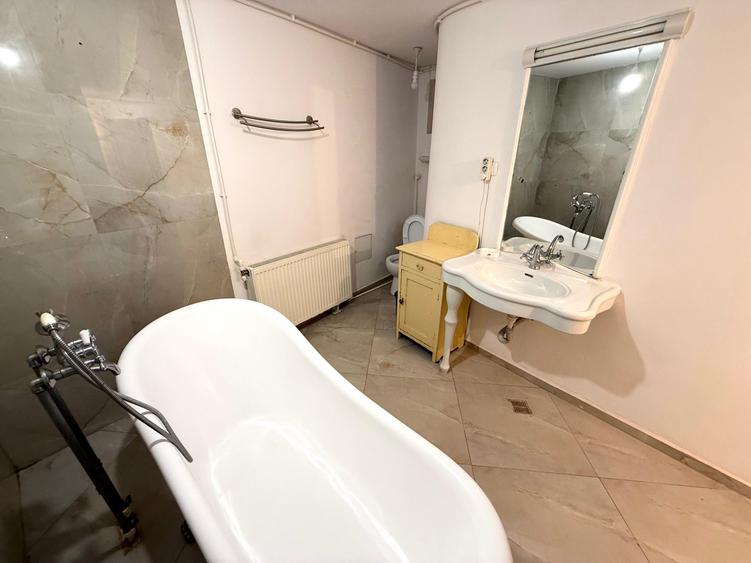 Casă individuală cu 4 camere cu Canalizare în Rahova