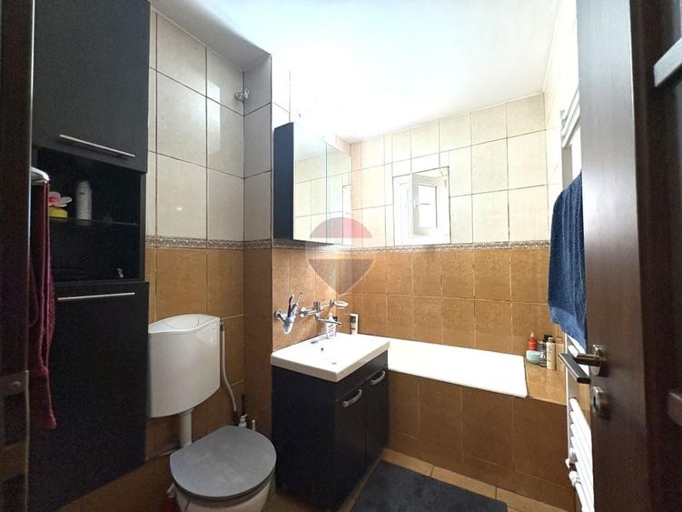 Apartament cu 3 camere decomandat, mobilat în City Park Mall