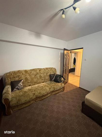2 cam d 54 mp zona podul de fier la strada etaj 1/4 renovat 450 eur - 5