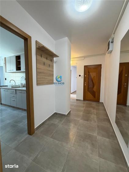 Apartament cu 3 camere decomandat în Astra