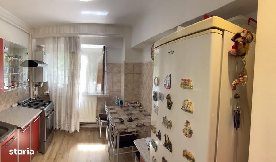 Apartament cu 3 camere decomandat în Prundu