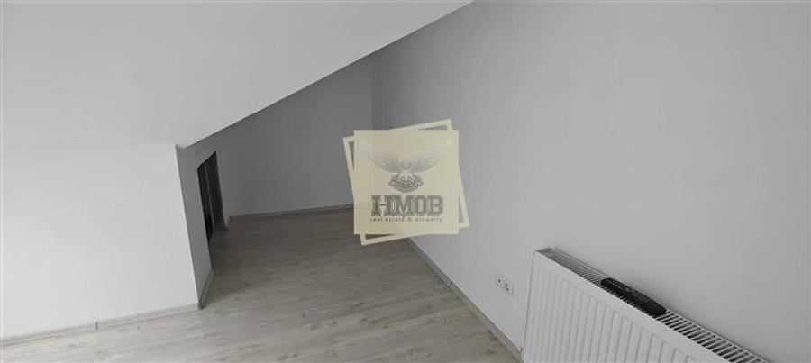 Apartament la mansarda 3 camere  zona Calea Cisnadiei - 7