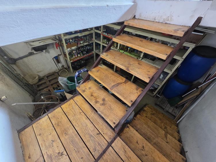 Vand casa Harman 4 camere  locatie centrala singur in curte - 12