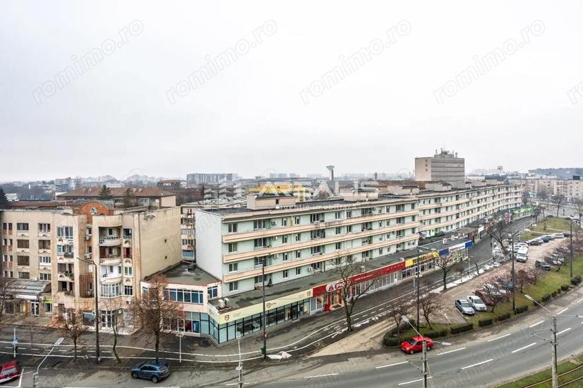 De inchiriat -Apartament 3 camere, decomandat, zona centrala - 12