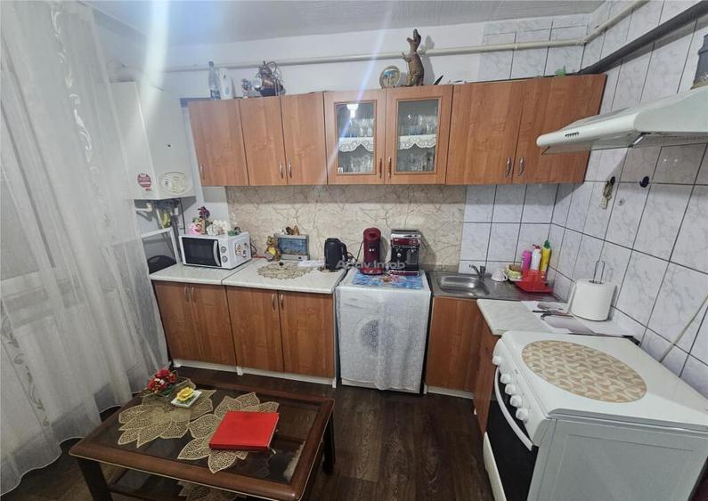 Resita, Garsoniera Mobilata Utilata, Parter, Calea Caransebe - 9