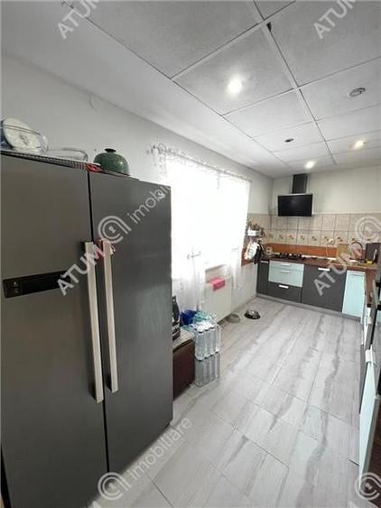 Casa individuala 8 camere 2 garaje 500 mp teren zona Selimbar - 25