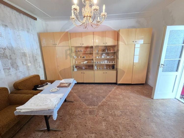 Casă cu gradina si solarii de legume - 10