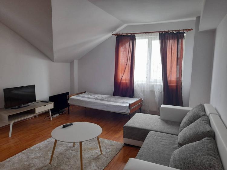 De vanzare apartament doua camere cu garaj - 1
