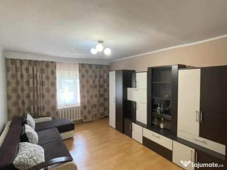 Apartament de vanzare, cu 3 camere decomandat, 68 mp, parter - 2
