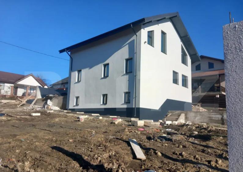 Vila moderna cu 5 camere in Valea Adanca, langa lac - 1