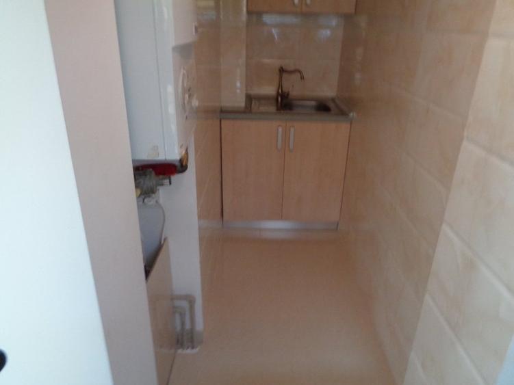 Apartament 3 camere, Centru, etaj 2, mobilat, centrala - 15