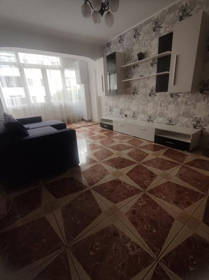 Apartament cu 2 camere semidecomandat, mobilat în Vălenii de Munte