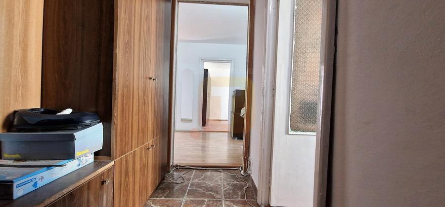 Apartament 3 camere decomandat, etaj 3/4, zonă Calea Romanului - Baie mare unifi - 1