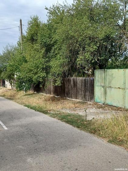 Teren intravilan cu casa - 12