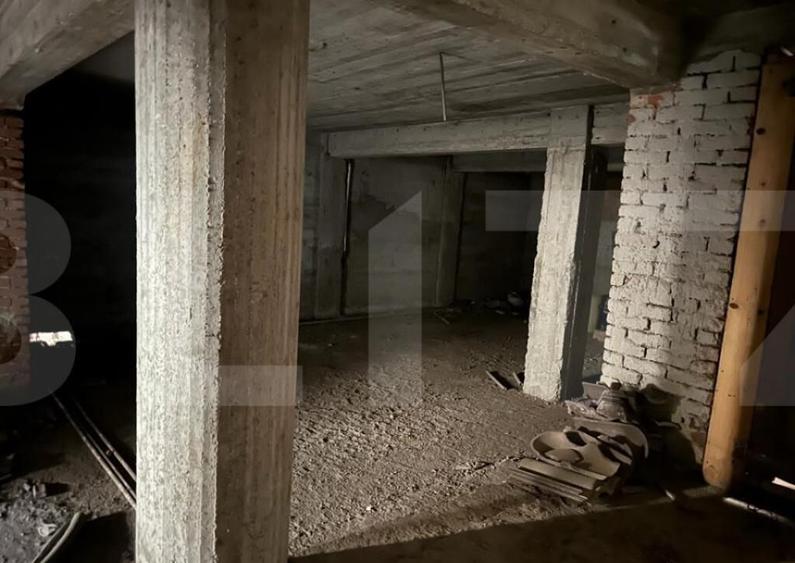 Casa spa?ioasa cu poten?ial imens in inima ora?ulu - 3