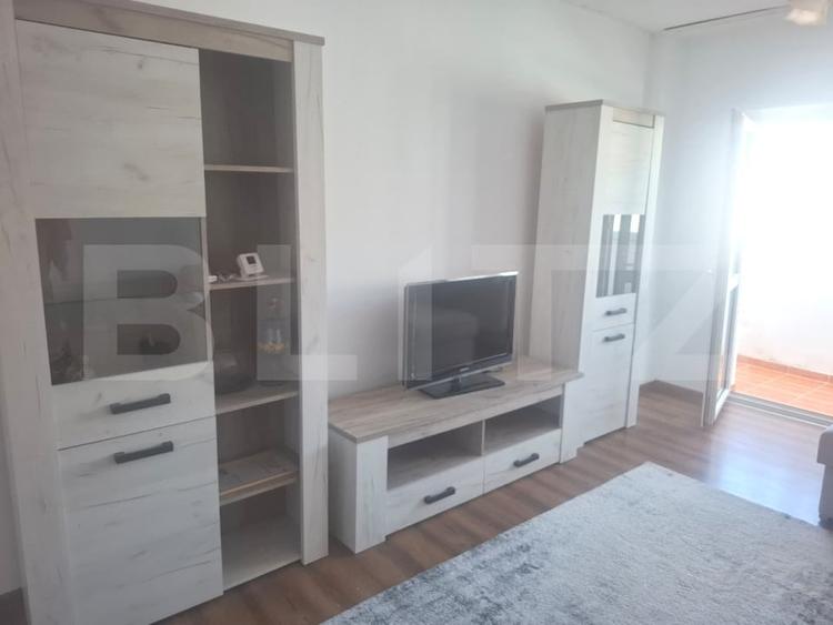 Apartament cu 3 camere decomandat, mobilat în Micro 11