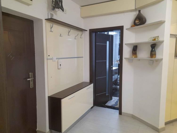Apartament cu 2 camere semidecomandat în Giroc