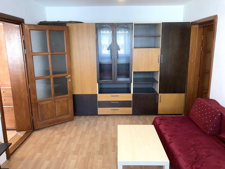 Apartament cu 3 camere semidecomandat în Mihai Bravu