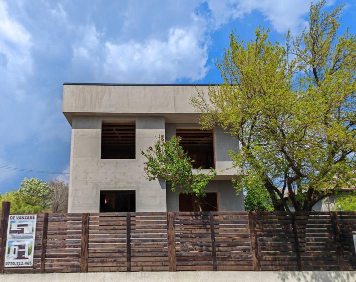 Casă cu 3 camere în Păulești