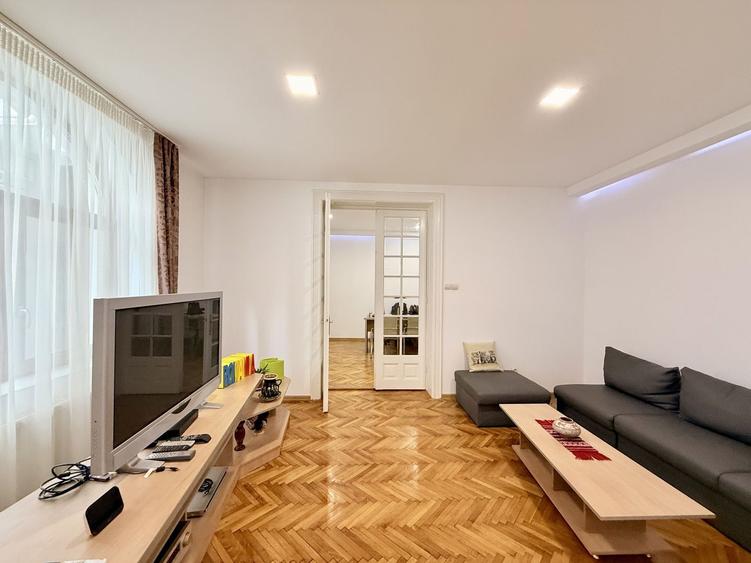 Casă individuală cu 16 camere cu Canalizare în P-ța Unirii