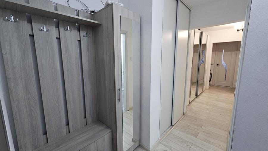 Apartament cu 3 camere decomandat în Craiovei