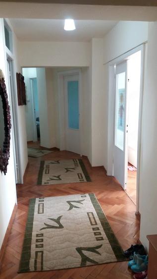 Apartament cu 4 camere decomandat în Șagului
