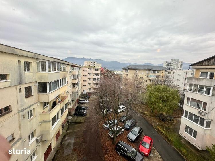 Apartament cu 4 camere decomandat în Central