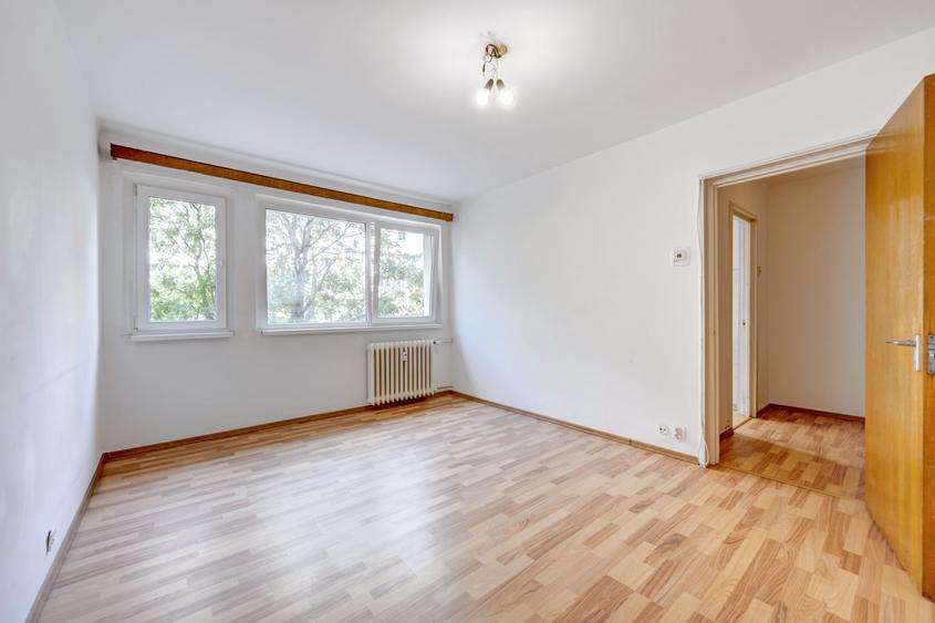 Apartament cu 3 camere semidecomandat în Titan