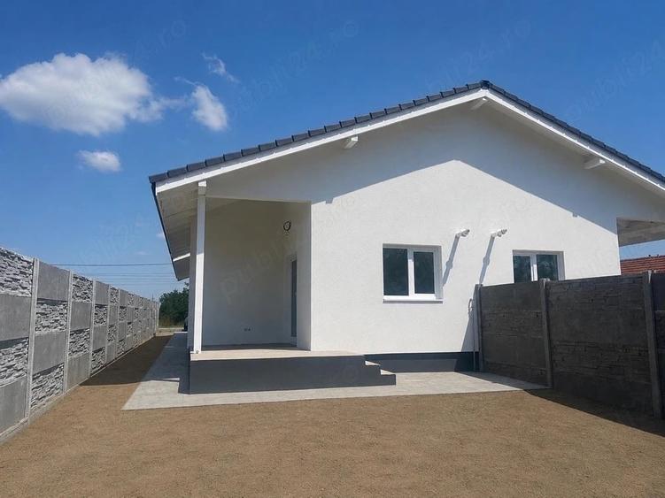 Casă cu Teren 415 Mp în Albina
