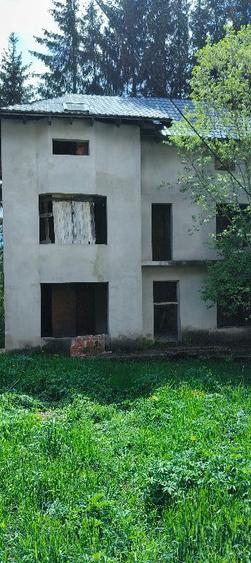 Teren si casa la rosu de vanzare in Busteni - 3