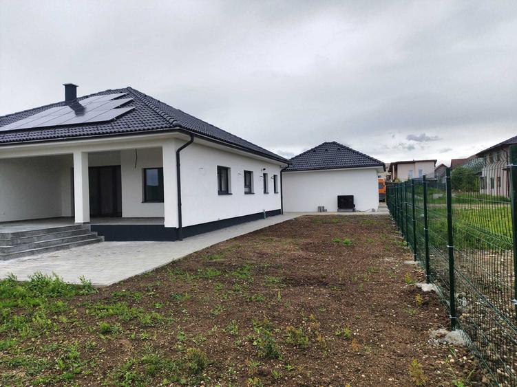 Casă cu 4 camere în Șelimbăr