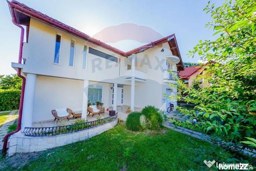 Casă cu 5 camere cu Teren 600 Mp în Central