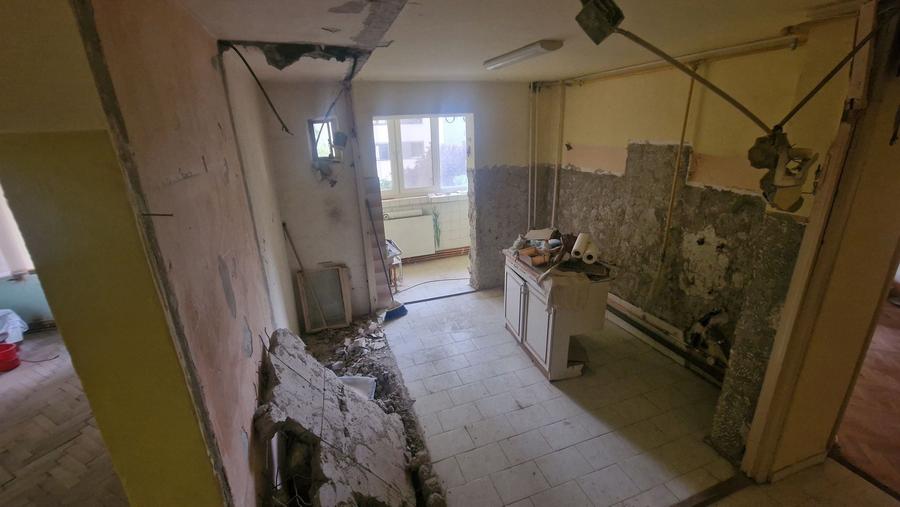 Apartament 2 camere zona Soarelui - 1
