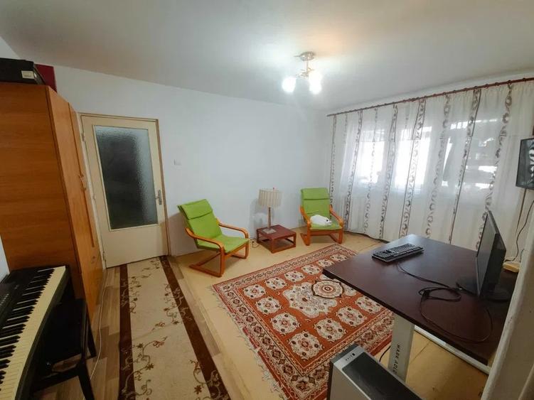 Apartament de 3 camere, etaj 2/4, zona Alexandru cel Bun - 3
