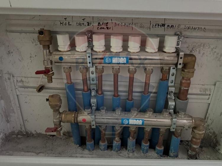 Casă / Vilă cu 6 camere de vânzare în zona Darmanesti - 45