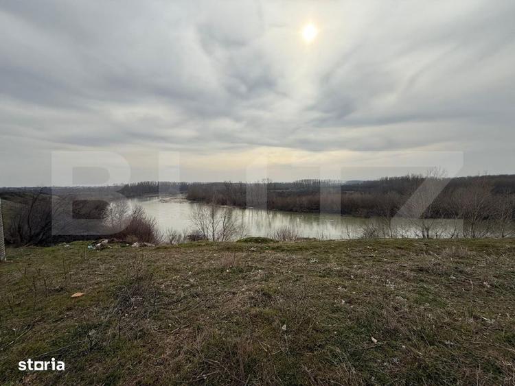 Teren intravilan 970 mp cu priveliste catre Jiu, Malu Mare - 1