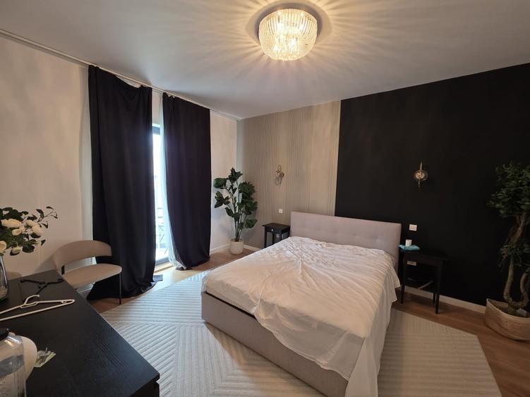 Apartament cu 3 camere semidecomandat, mobilat în Universitate