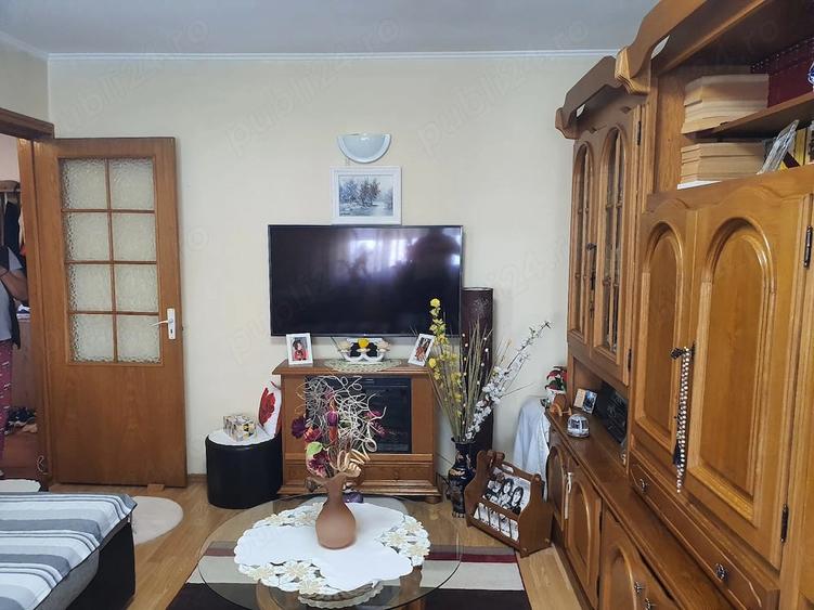 Apartament cu 3 camere decomandat în Ostroveni