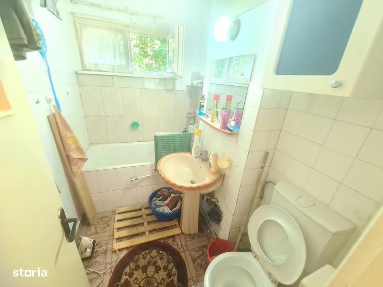 Apartament cu 3 camere semidecomandat în Cornișa