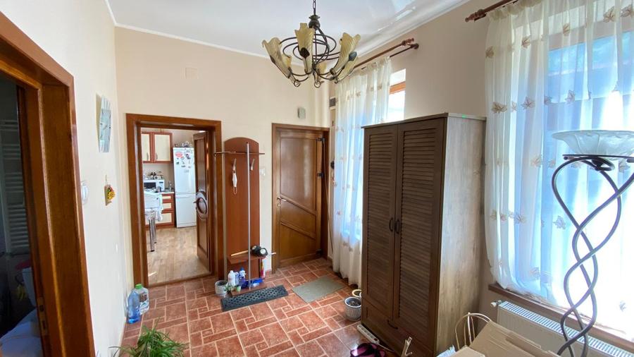 Apartament spațios în Centrul Istoric – priveliște spre Tâmpa - 8