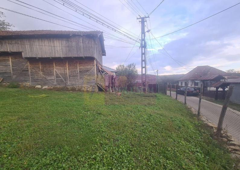 Casa batraneasca cu teren (4.910 mp) la Alunis - 7