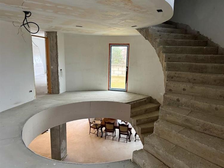 Vila S+P+1+M / Pipera Central / Drumul Potcoavei / comision 0 - 6