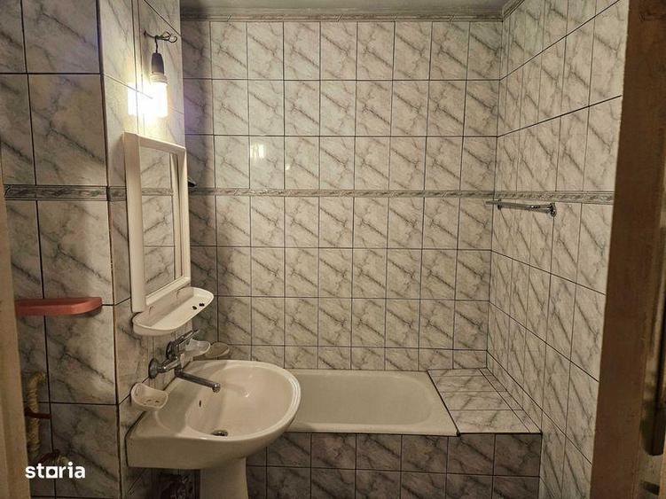 Apartament 2 camere Bariera Bucuresti decomandat etaj 3 - 4